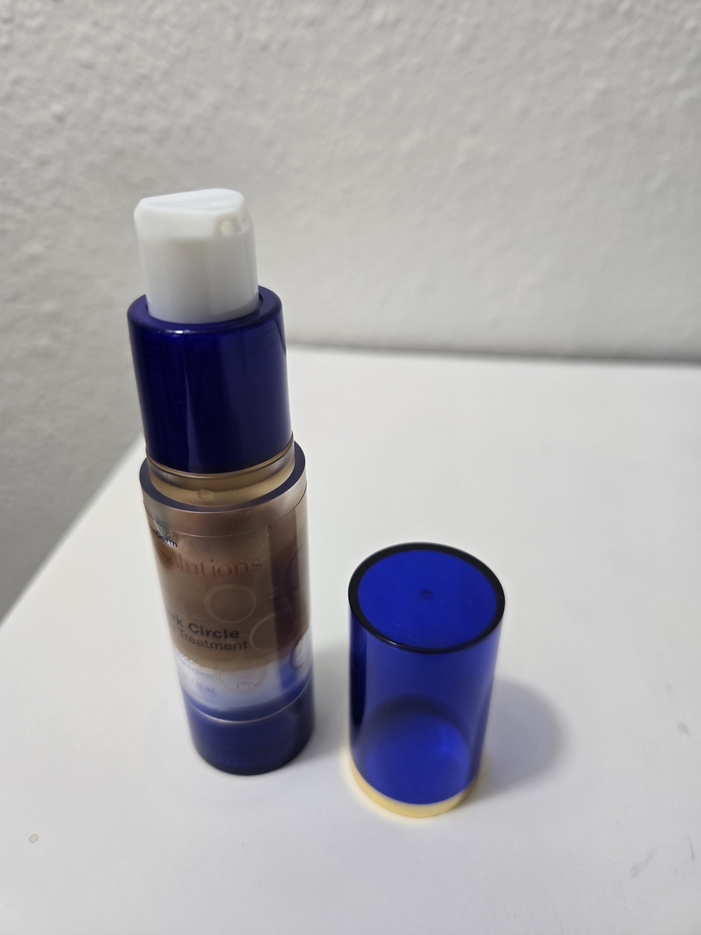 SeneGence Dark Circle Eye Treatment - Blue & Gold Bottle - Picture 4 of 5